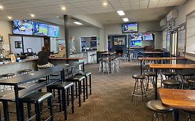 Australian Hotel Young